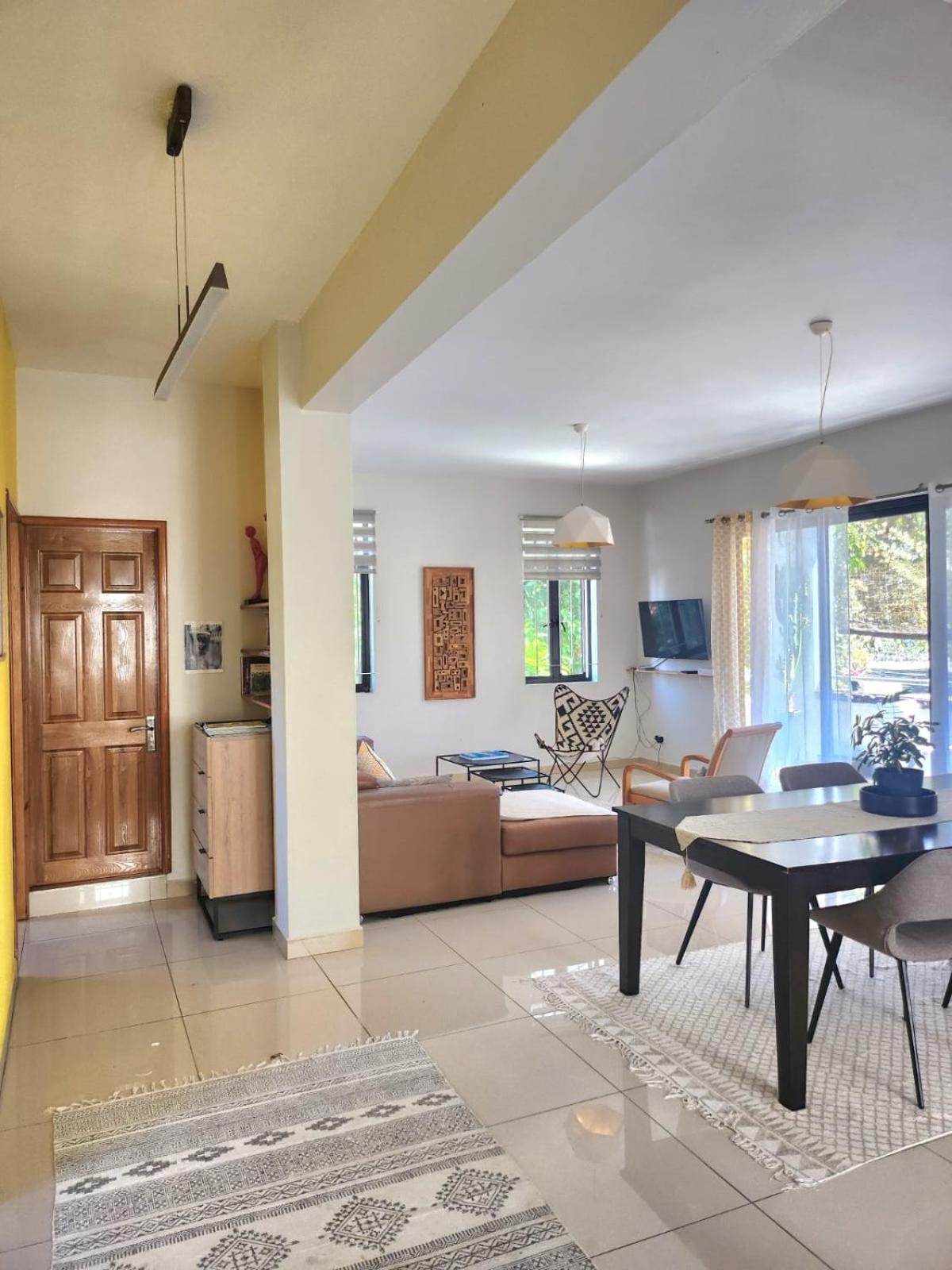 Apartment Agreable T4 Avec Piscine A Pereybere. *